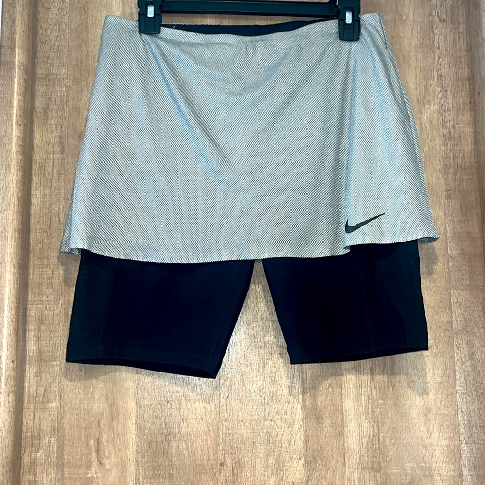 NIKE DRI-FIT compression short with mesh skirt SZ M